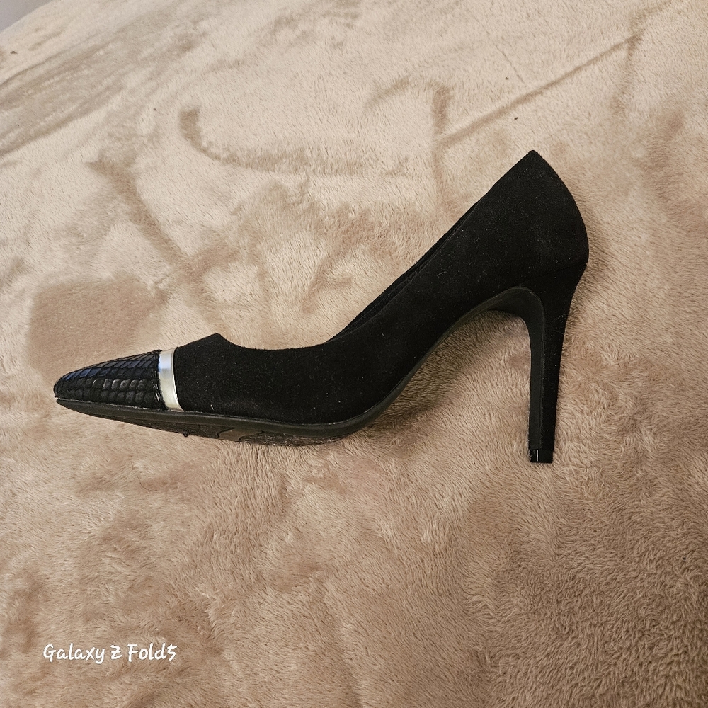 Christian Siriano Black Textured Toe Heels